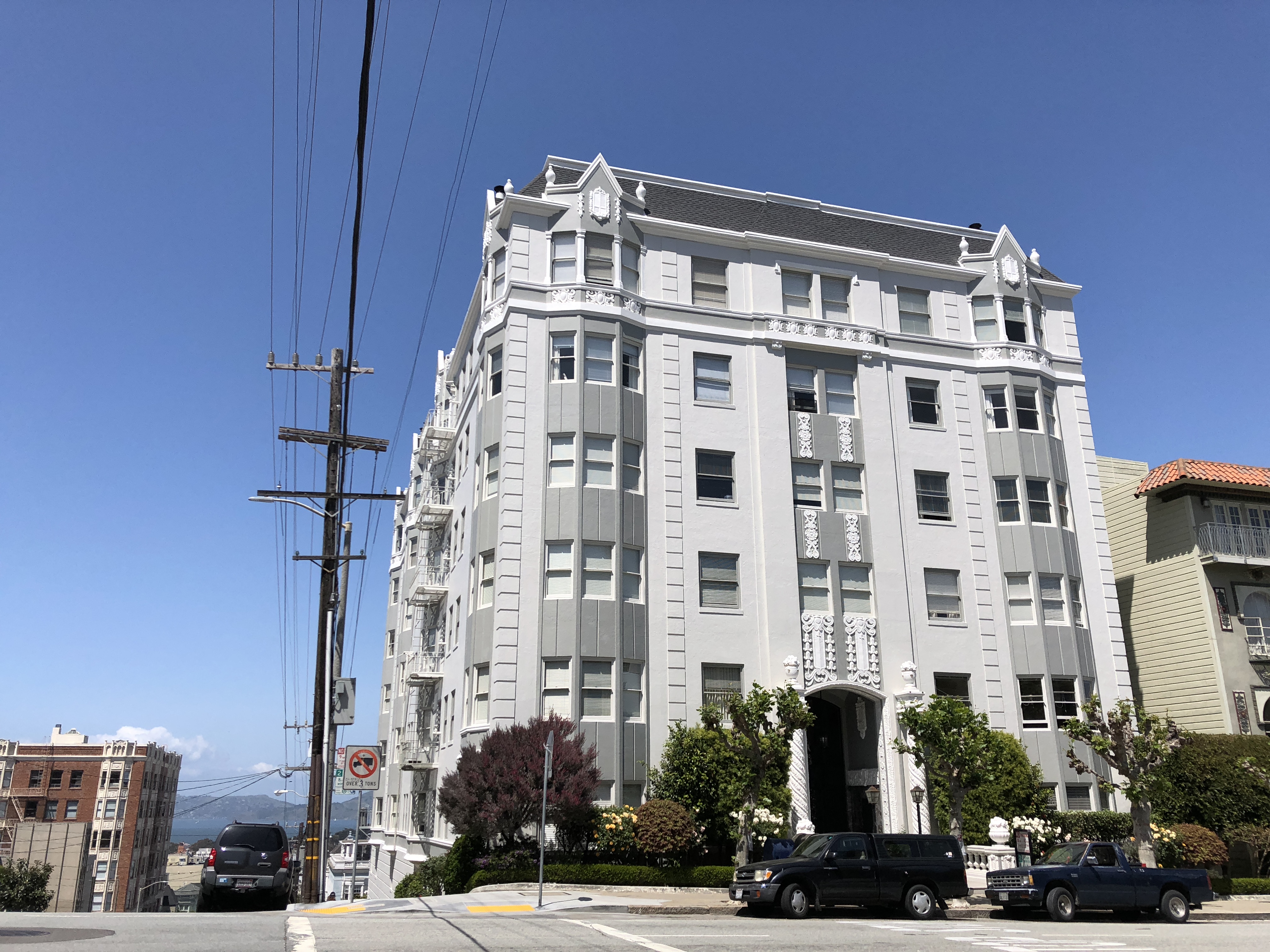 1890 Broadway Exterior 3